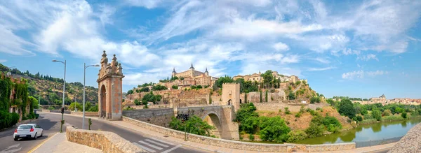 Panoramatická Krajina Středověkého Města Pevnosti Alcazar Toledo Španělsko — Stock fotografie