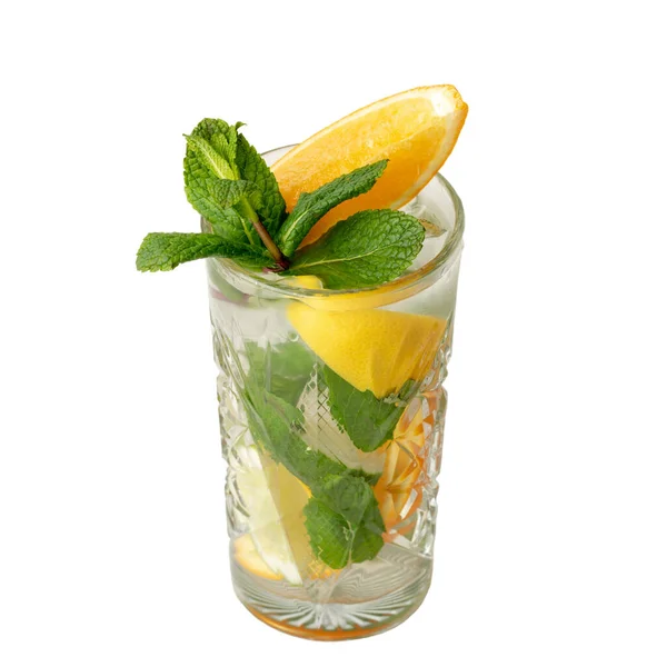 Mojito Cocktail Drink Isolation auf einem weißen Stockfoto