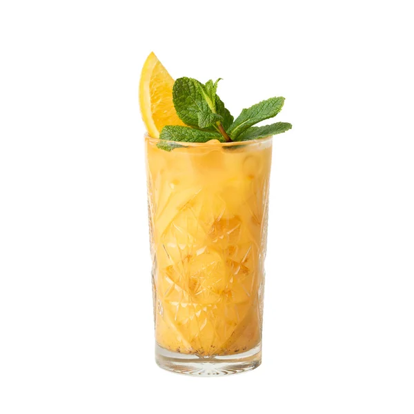 Cocktail Froid Multi Fruits Avec Tranches Orange Feuille Menthe Isolée — Photo
