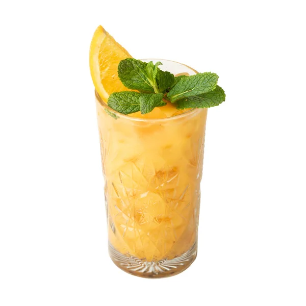 Bevanda Cocktail Frutta Fredda Multi Con Fette Arancia Isolamento Foglia — Foto Stock