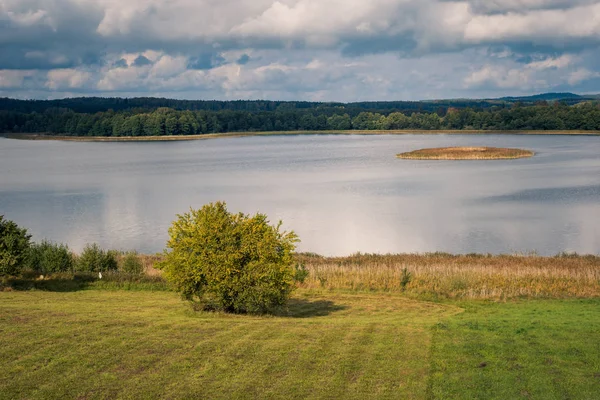 Pozezdrze lago no outono, Warminsko- Mazurskie, Polônia — Fotografia de Stock