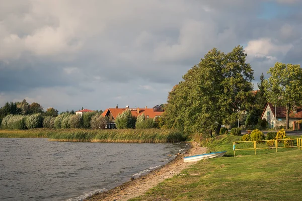 Swiecajty lago en Ogonki cerca de Wegorzewo, Masuria, Polonia — Foto de Stock