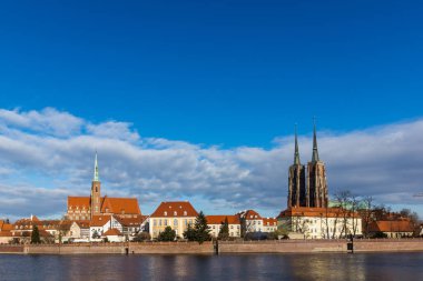 Wroclaw, Silezya, Polonya 'daki Tumski Adası ve Odra Nehri