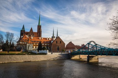 Wroclaw, Silezya, Polonya 'daki Tumski Adası ve Odra Nehri