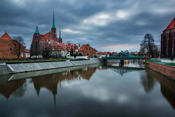 Pont de Tumski et église Sainte Croix à Wroclaw, Silésie, Pologne — Photo