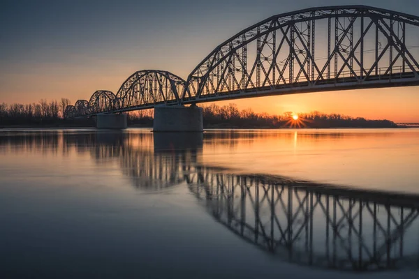 Wschód Słońca Nad Mostem Kolejowym Górze Kalwarii Polska — Zdjęcie stockowe