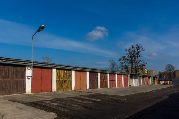 Portas Garagem Coloridas Céu Azul Nowy Dwor Mazowiecki Polônia — Fotografia de Stock