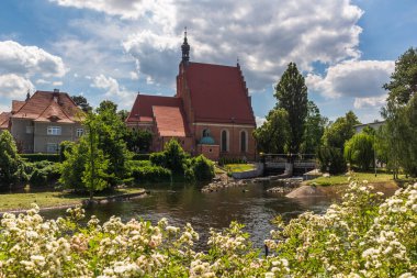 Bydgoscz, Polonya 'daki Brda Nehri üzerindeki Katedral