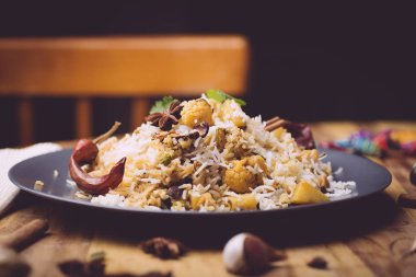 Biryani pilavı (sebze biryani). Hint basmati pilavı, körili sebze.