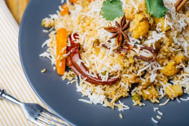 Biryani pilavı (sebze biryani). Hint basmati pilavı, körili sebze.