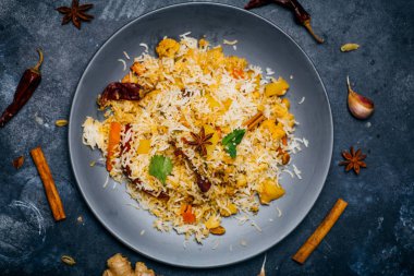Biryani pilavı (sebze biryani). Hint basmati pilavı, körili sebze.
