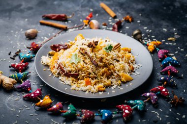 Biryani pilavı (sebze biryani). Hint basmati pilavı, körili sebze.