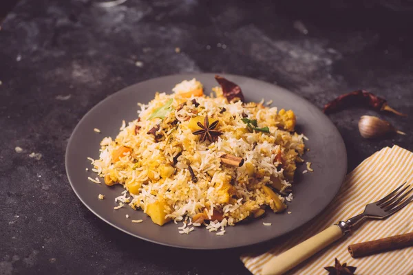 Biryani rice (Vegetable biryani). Indian basmati rice, curry veg — Stock Photo, Image