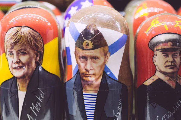 Ангела Меркель, Володимир Путін і Сталін - російська — стокове фото
