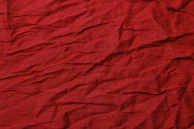 Kırmızı kumaş arka plan. Kırmızı kumaşın dokusu ve kıvrımları, kaplıcayı kopyala