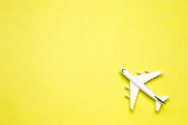 Travel minimal background. Model airplane in flight on an empty — 스톡 사진