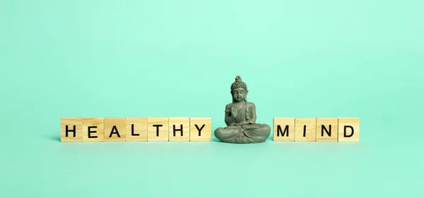 Healthy mind concept. The inscription Healthy mind on a empty gr — Stock Photo, Image
