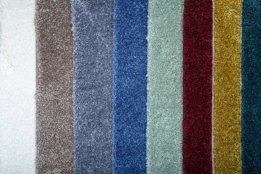 Halı arka planı. Farklı renklerde çizgili halılar.
