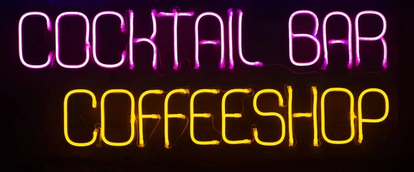 Fundo Néon Neon Coffeeshop Sinais Palavras Cores Diferentes Noite Rua — Fotografia de Stock