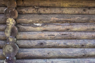 Ahşap arka plan. Kırsal bir evin eski ahşap duvarı..