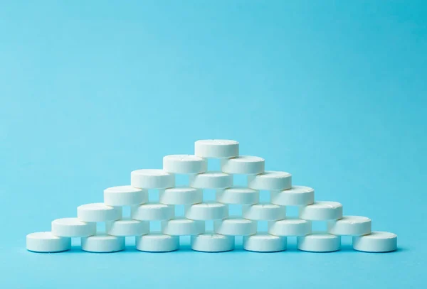 Piller Bakgrund Piller Släpar Och Medicin Koncept Vita Tabletter Blå — Stockfoto