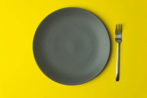 Empty Plate Yellow Background Empty Gray Ceramic Plate Fork Food — Stock Photo, Image