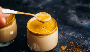 Dalgona kahve içme geçmişi. Kremalı kahve, şeker ve sütle yapılan Kore kahvesi.. 