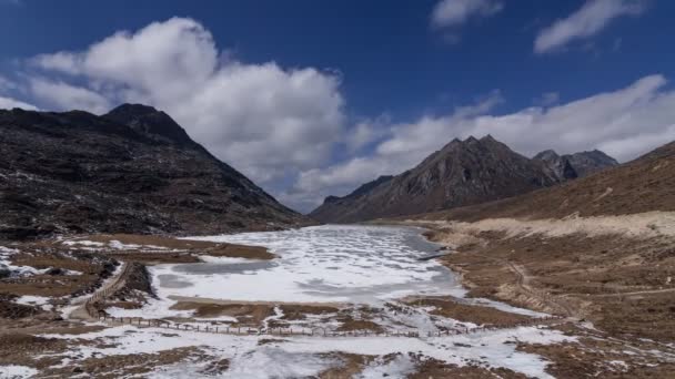 Arunachal Zaman Alanı Nda Donmuş Sela Gölü — Stok video