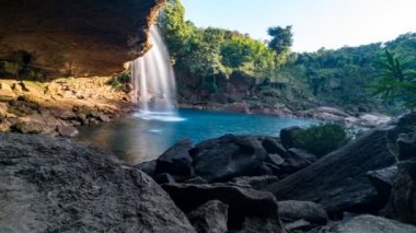 Meghalaya 'da Krang Suri Falls Zaman Alanı