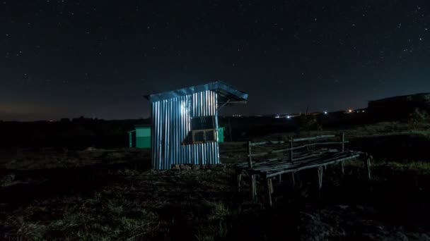 Zeitraffer Nachthimmel Über Hütte Megalaya — Stockvideo