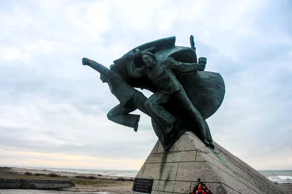 Ein Denkmal an der Uferpromenade der Krim jewpatoria — Stockfoto