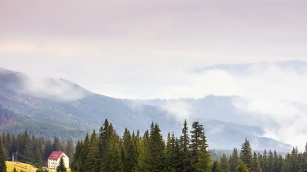 Όμορφο τοπίο με λόφους και mountais — Αρχείο Βίντεο