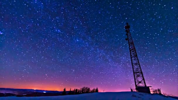 Tracce di stelle contro il cielo notturno, colpo lunga esposizione. — Video Stock