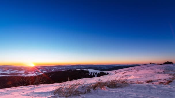 Sunset and stars at dusk in Carpathian mountain range. — Stock Video