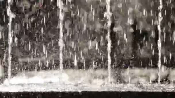 Drops of water in the fountain — Stock Video