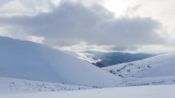 Snowy Mountains en wolken Timelapse — Stockvideo