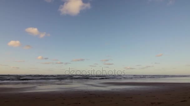 Pan Time lapse Vista para o Oceano Atlântico na praia de Tamarist, na costa sul de Casablanca — Vídeo de Stock