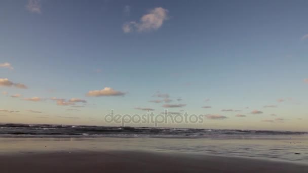 Pan Time lapse Vista para o Oceano Atlântico na praia de Tamarist, na costa sul de Casablanca — Vídeo de Stock