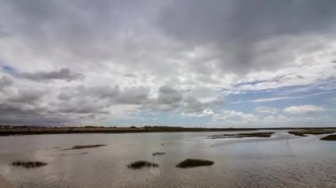 Ria Formosa sulak doğal koruma bölge peyzaj, Algarve Timelapse cennet Faro Island, pan.