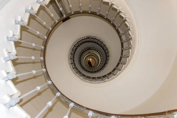 Спиральная лестница маяка Эль Аанк, абстрактные детали. Касабланка — стоковое фото