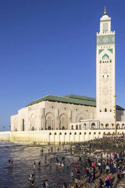 Uitzicht op de kust van Grande Moskee Hassan Ii in Casablanca. — Stockfoto
