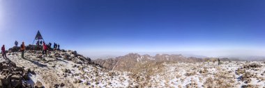 Toubkal Milli Parkı, tepe katiyen 4,167m en yüksek Atlas Dağları ve Kuzey Afrika'da, iz panoramik trekking olduğu