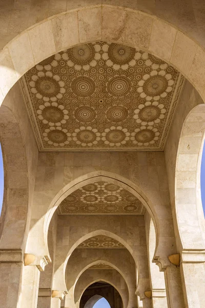 มัสยิดแกรนด์ฮัสซันที่สอง รายละเอียดสถาปัตยกรรมในคาซาบลังก้า . — ภาพถ่ายสต็อก