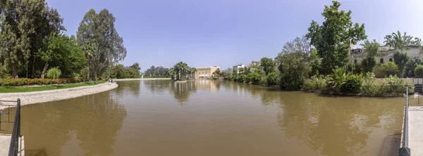 Lake panoramic of Jnan Sbil (Bou Jeloud Gardens), ancient city Royal park near old Medina in Fez, — Stock Photo, Image