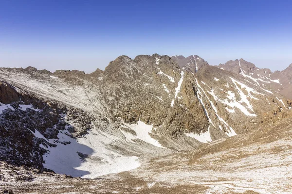 Toubkal-Nationalpark, dessen Gipfel mit 4.167m der höchste im Atlasgebirge und in Nordafrika ist — Stockfoto