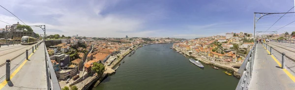 Vista panoramica dal centro storico al margine di Gaia, Porto Ribeira paesaggio urbano — Foto Stock