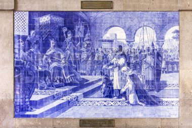 Porto, Portekiz - 24 Haziran 2017: Eski vintage Azulejos Masası ve içeride ayrıntı, ana salonu ile Sao Bento tren istasyonu, Porto şehir.