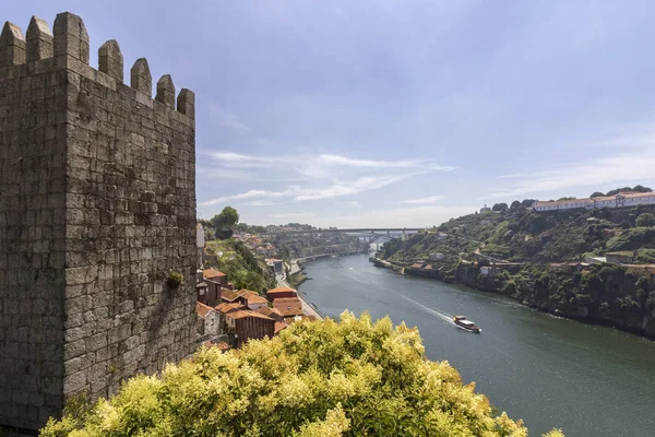 Porto landscape view over Douro River and turistic boat, on a summer day — Stock Photo, Image