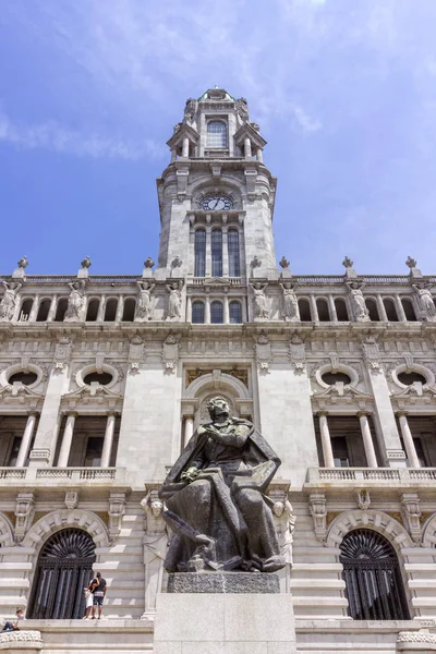 Ayuntamiento de Oporto en Avenida dos Aliados. Un edificio neoclásico diseñado por el arquitecto Antonio Correia da Silva, la construcción comenzó 1920 — Foto de Stock