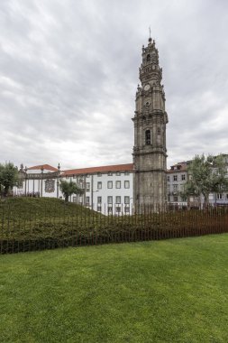 Clerigos Kilisesi'nin çan kulesi olan bir ünlü panoramik bakış açısı 